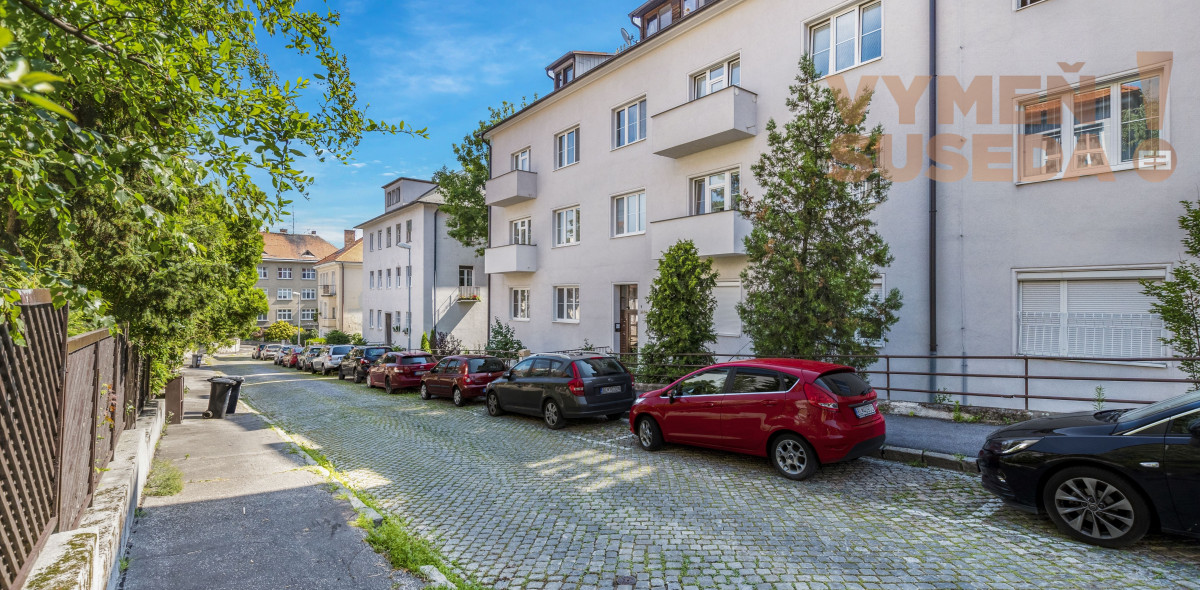 PREDANÉ – Unikátny veľkometrážny 2 izb. byt 84m2 s balkónom a loggiou, Staré Mesto Koreničova ulica - PALISÁDY