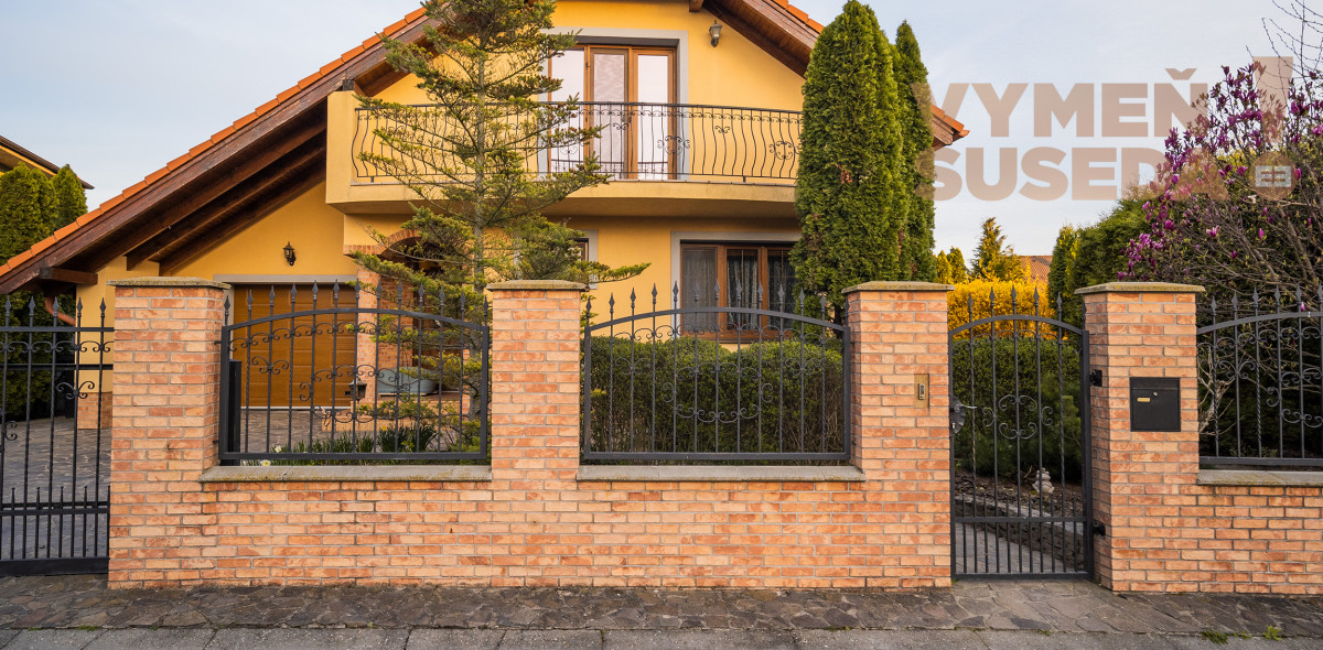 VYMEŇ SUSEDA! – PONÚKAME NA PREDAJ VÝNIMOČNÝ 5 IZB. RODINNÝ DOM - NOVOSTAVBU, ROVINKA.