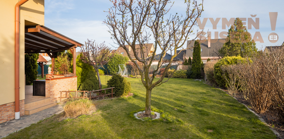 VYMEŇ SUSEDA! – PONÚKAME NA PREDAJ VÝNIMOČNÝ 5 IZB. RODINNÝ DOM - NOVOSTAVBU, ROVINKA.