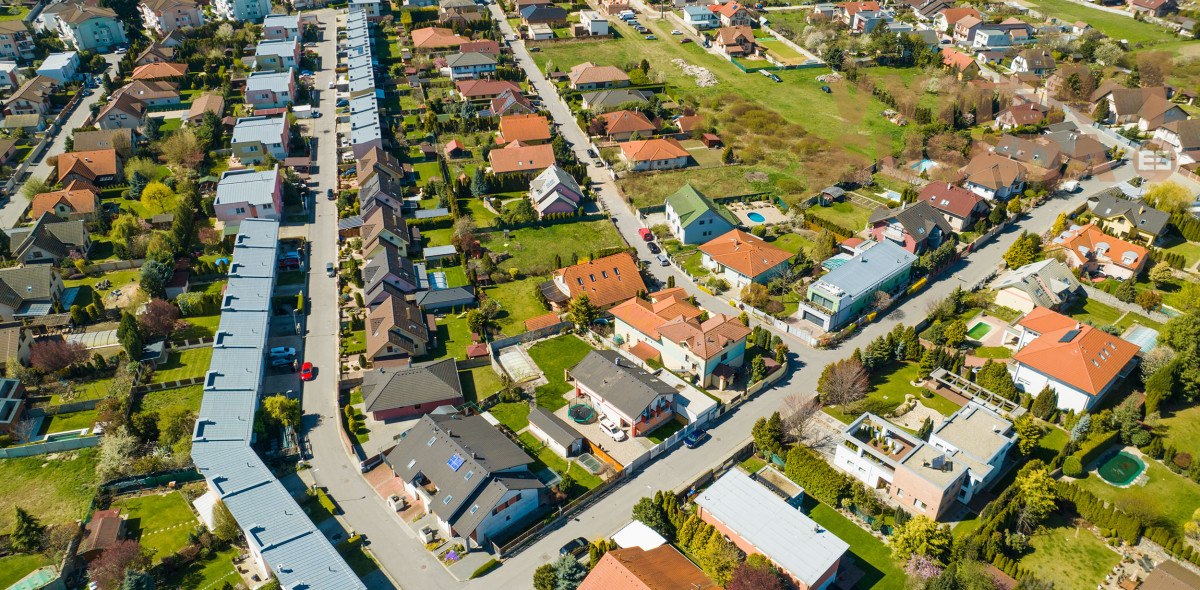 VYMEŇ SUSEDA! – PONÚKAME NA PREDAJ VÝNIMOČNÝ 5 IZB. RODINNÝ DOM - NOVOSTAVBU, ROVINKA.