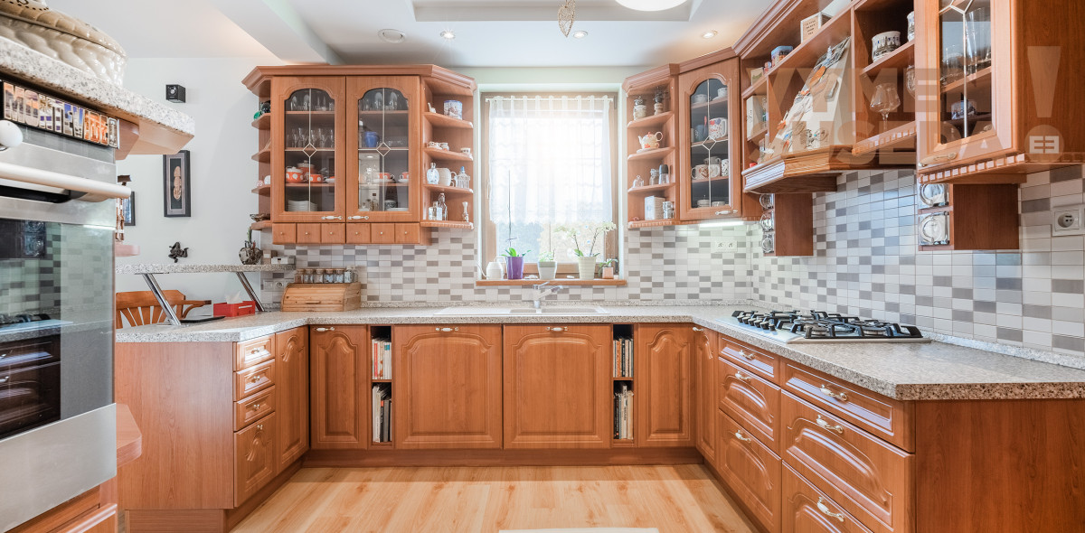 VYMEŇ SUSEDA! – PONÚKAME NA PREDAJ VÝNIMOČNÝ 5 IZB. RODINNÝ DOM - NOVOSTAVBU, ROVINKA.