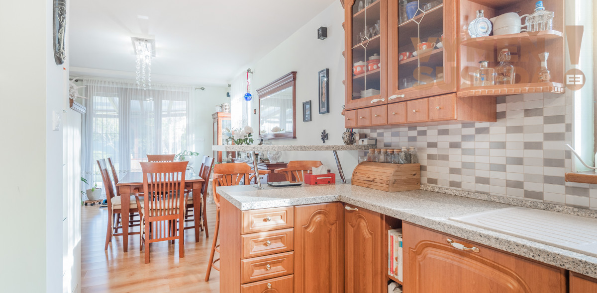 VYMEŇ SUSEDA! – PONÚKAME NA PREDAJ VÝNIMOČNÝ 5 IZB. RODINNÝ DOM - NOVOSTAVBU, ROVINKA.