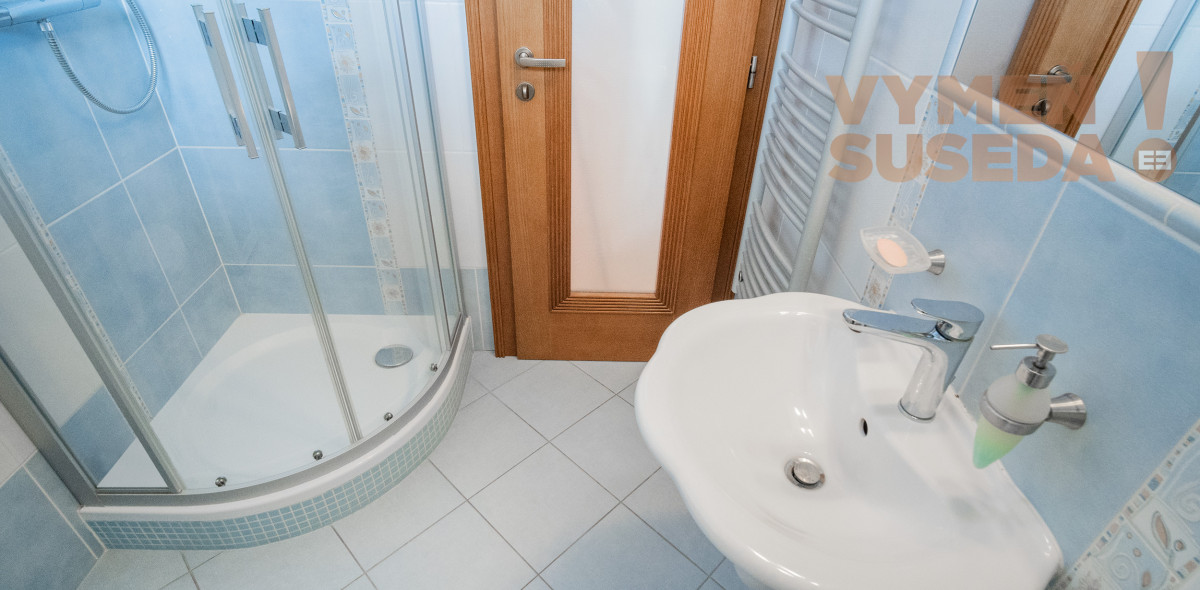 VYMEŇ SUSEDA! – PONÚKAME NA PREDAJ VÝNIMOČNÝ 5 IZB. RODINNÝ DOM - NOVOSTAVBU, ROVINKA.