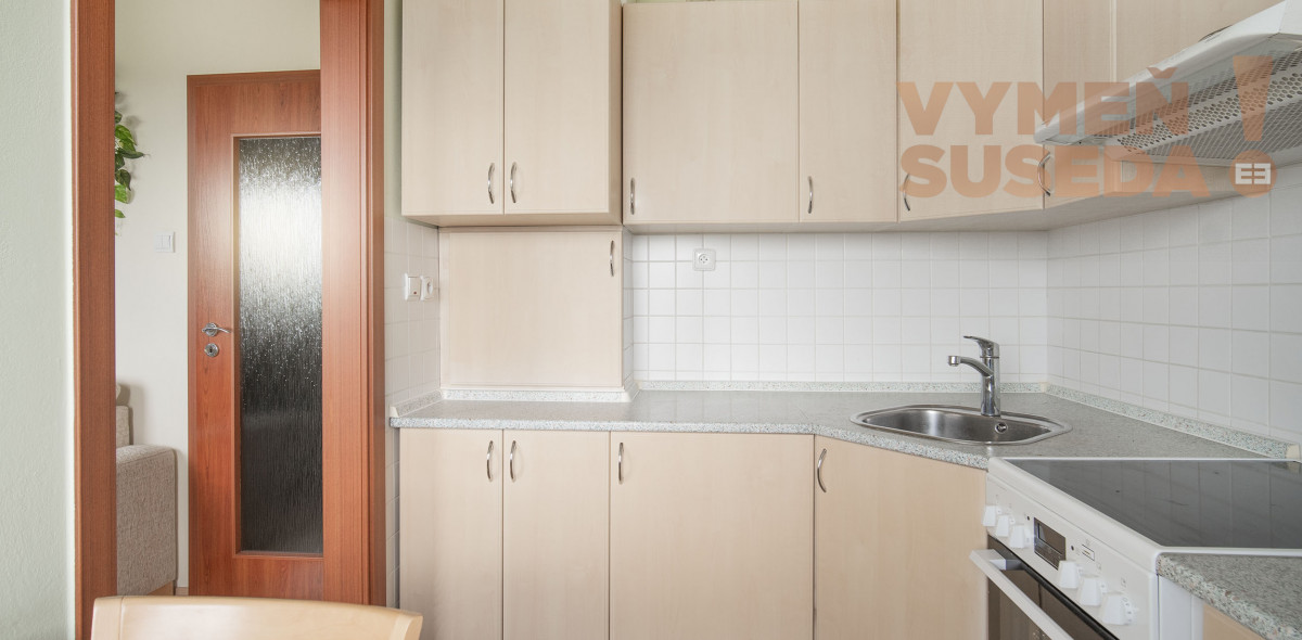 PREDANÉ - VÝNIMOČNÝ 1 IZB. BYT s úžasným výhľadom na polia a Karpaty.