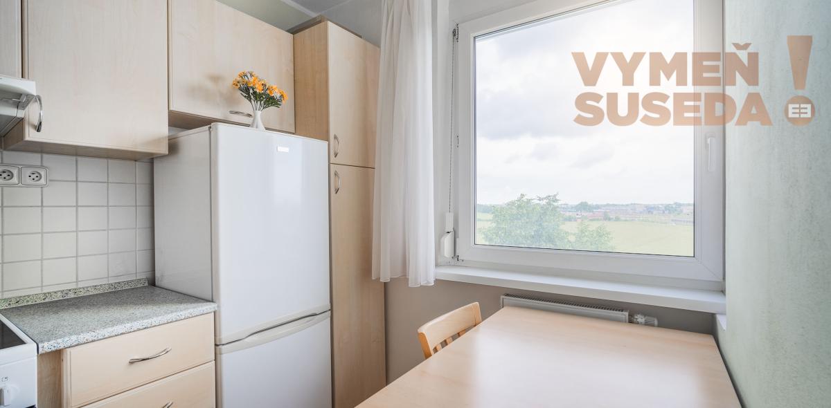 PREDANÉ - VÝNIMOČNÝ 1 IZB. BYT s úžasným výhľadom na polia a Karpaty.