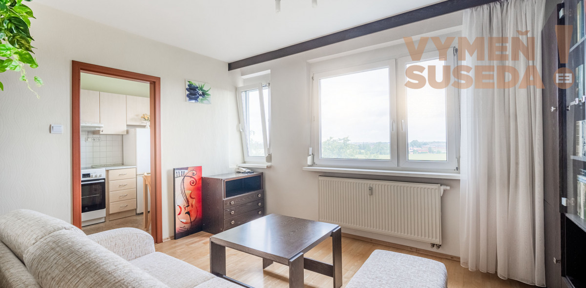 PREDANÉ - VÝNIMOČNÝ 1 IZB. BYT s úžasným výhľadom na polia a Karpaty.