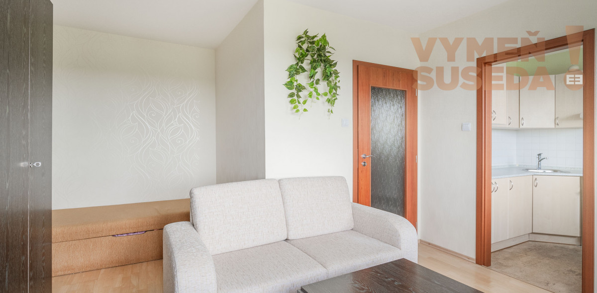 PREDANÉ - VÝNIMOČNÝ 1 IZB. BYT s úžasným výhľadom na polia a Karpaty.