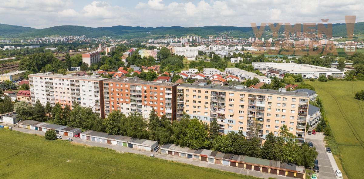 PREDANÉ - VÝNIMOČNÝ 1 IZB. BYT s úžasným výhľadom na polia a Karpaty.