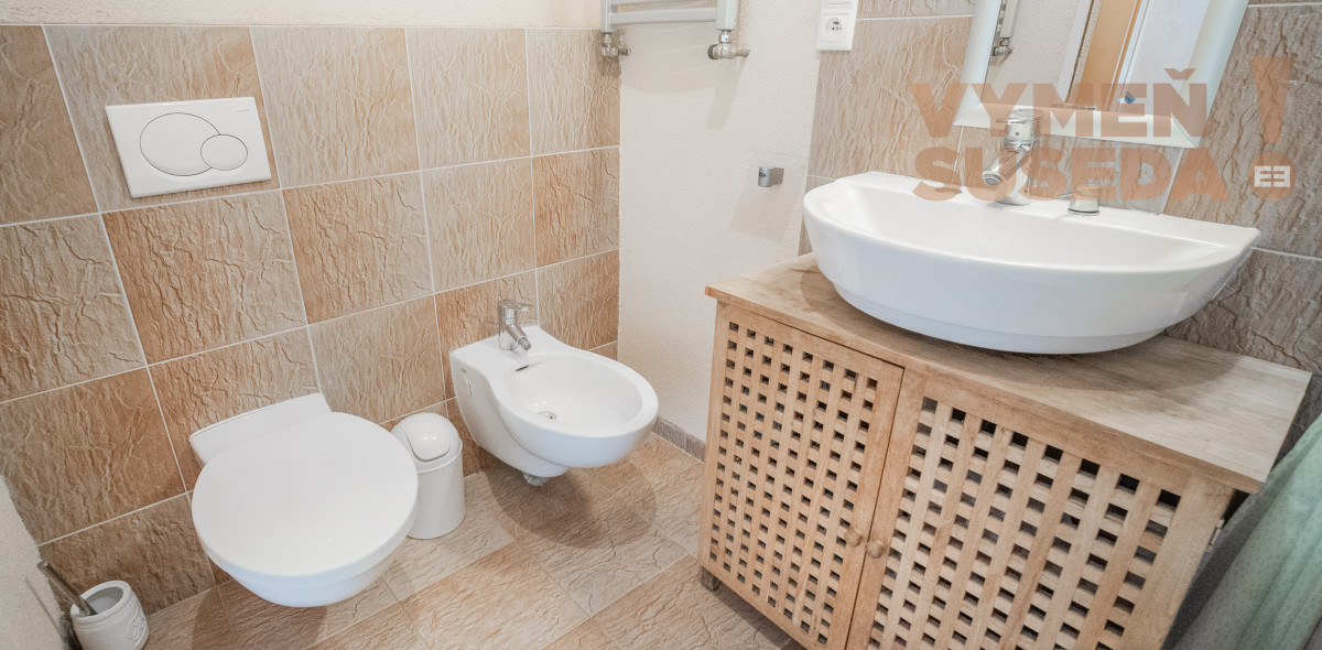 PRENAJATÉ - VÝNIMOČNÝ TEHLOVÝ 2 IZB. BYT v úplnom centre Starého mesta, Vazovova ulica