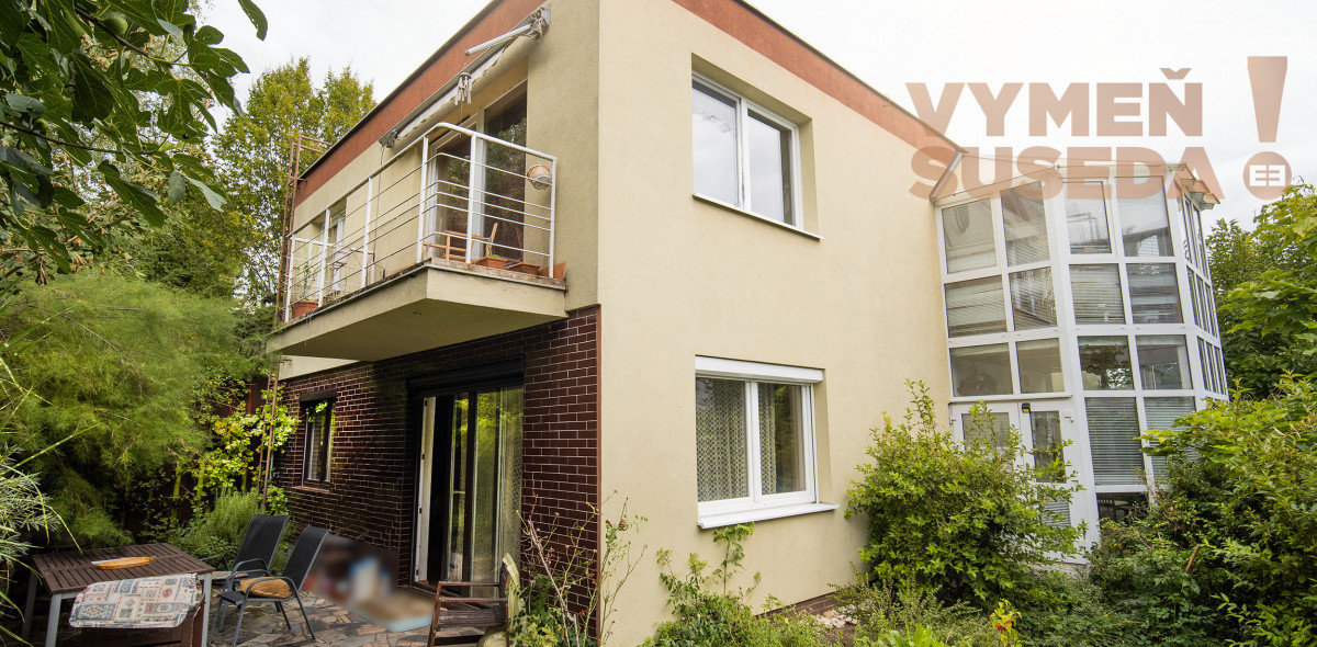 PREDANÉ! - VYMEŇ SUSEDA! - VÝNIMOČNÝ  RODINNÝ DOM V BA IV KARLOVÁ VES s pozemkom 447 m2.