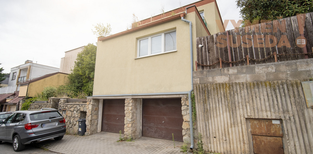 PREDANÉ! - VYMEŇ SUSEDA! - VÝNIMOČNÝ  RODINNÝ DOM V BA IV KARLOVÁ VES s pozemkom 447 m2.