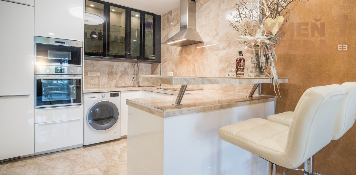 VYMEŇ SUSEDA - Luxusná rekreačná vila s vírivkou a privátnym mólom v lokalite Senecké jazerá.