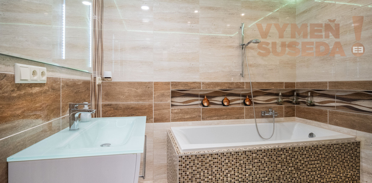 VYMEŇ SUSEDA - Luxusná rekreačná vila s vírivkou a privátnym mólom v lokalite Senecké jazerá.