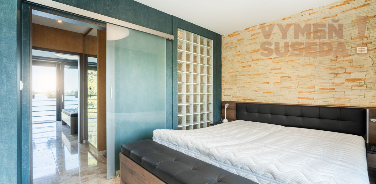 VYMEŇ SUSEDA - Luxusná rekreačná vila s vírivkou a privátnym mólom v lokalite Senecké jazerá.