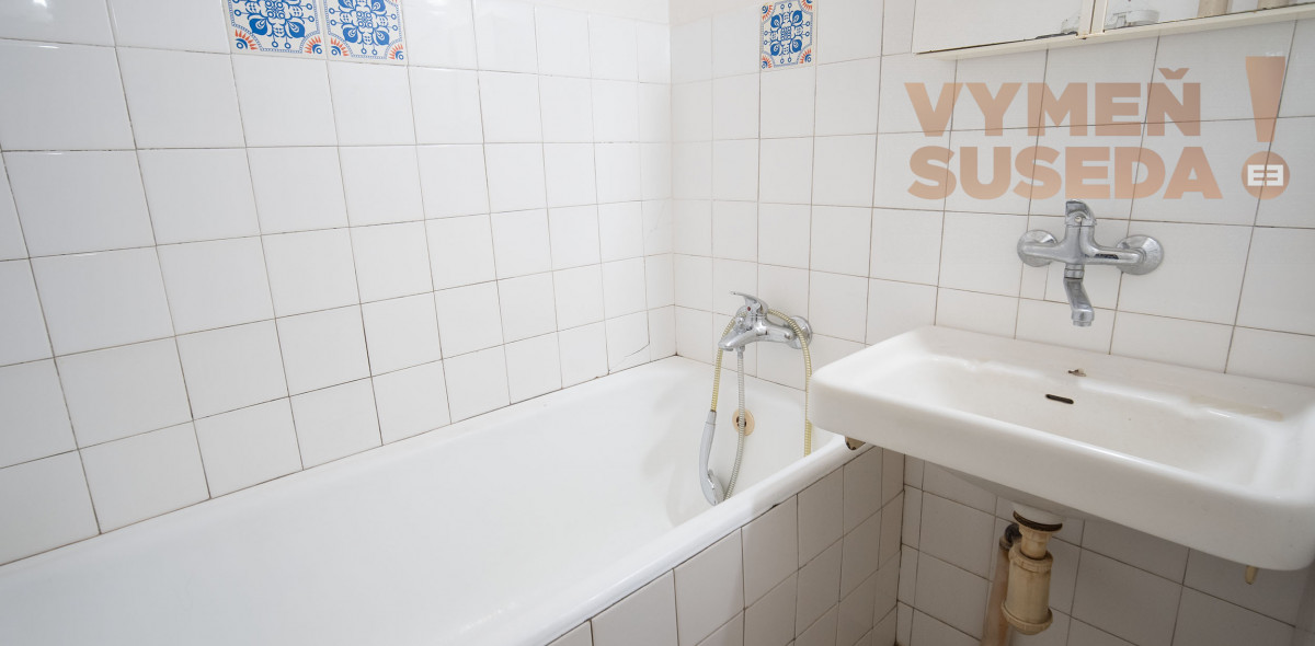 PREDANÉ - Obľúbený 3 IZB. BYT S BALKÓNOM v pôvodnom stave, Sklenárová ul. Ružinov-Nivy