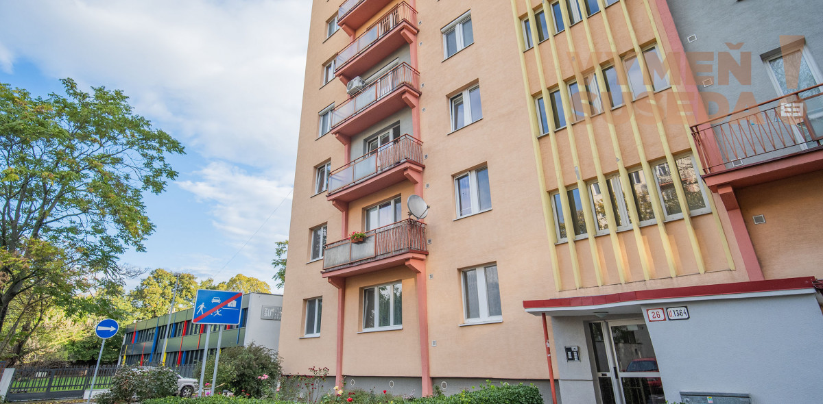 PREDANÉ - Obľúbený 3 IZB. BYT S BALKÓNOM v pôvodnom stave, Sklenárová ul. Ružinov-Nivy