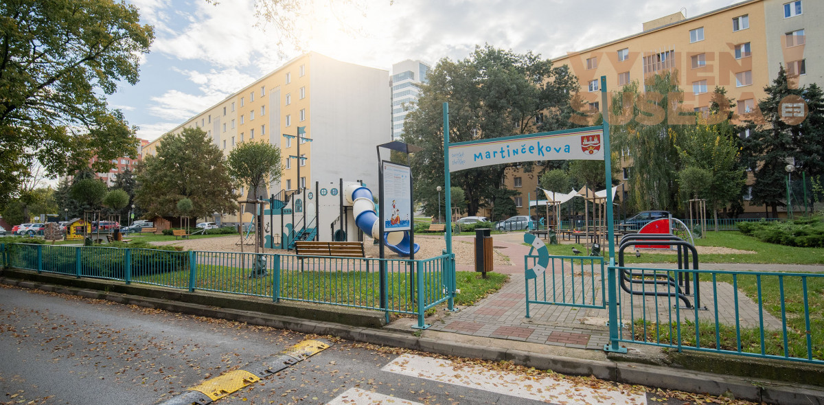 PREDANÉ - Obľúbený 3 IZB. BYT S BALKÓNOM v pôvodnom stave, Sklenárová ul. Ružinov-Nivy