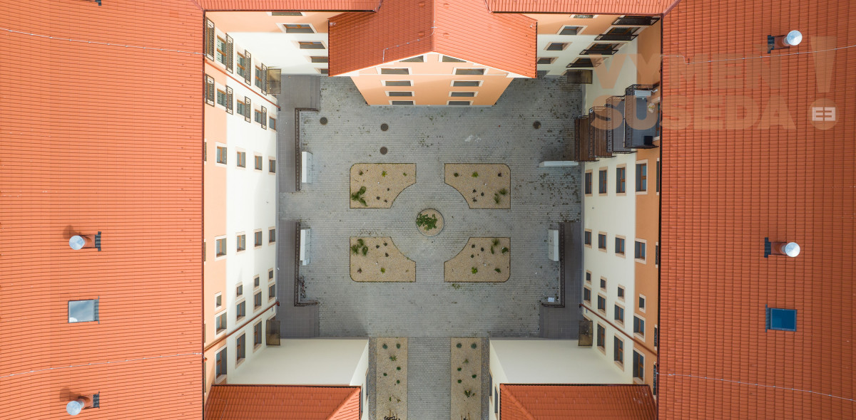 PREDANÉ – Novostavba slnečného 2 izb. bytu na Kasárenskej ulici v Nových Zámkoch s balkónom, pivnicou a parkovacím státim