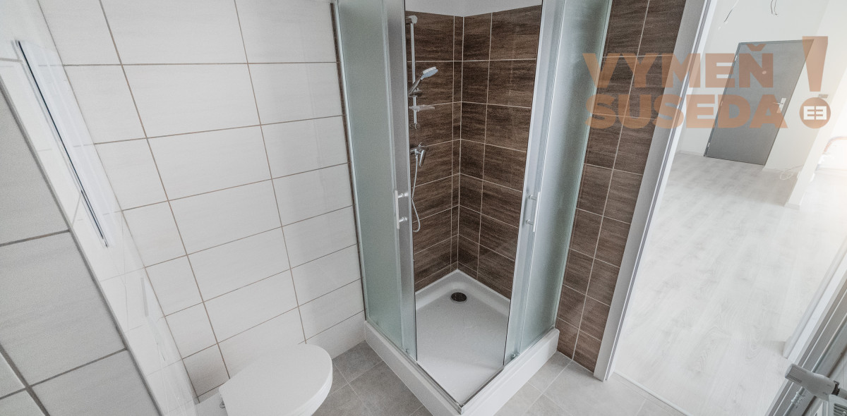 PREDANÉ – Novostavba slnečného 2 izb. bytu na Kasárenskej ulici v Nových Zámkoch s balkónom, pivnicou a parkovacím státim