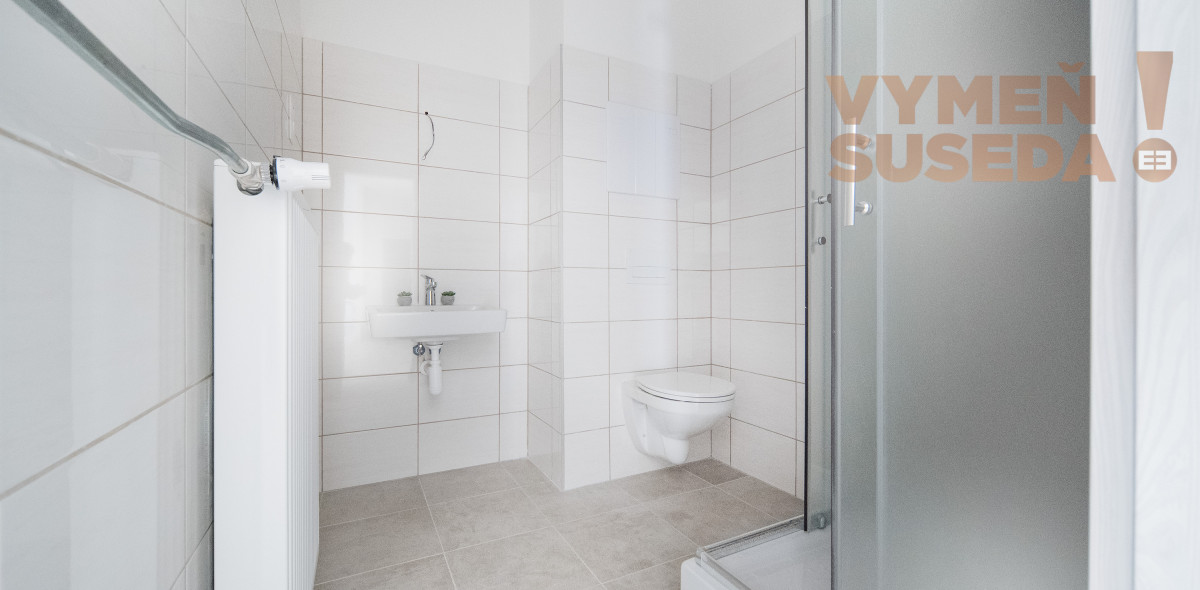 PREDANÉ – Novostavba slnečného 2 izb. bytu na Kasárenskej ulici v Nových Zámkoch s balkónom, pivnicou a parkovacím státim