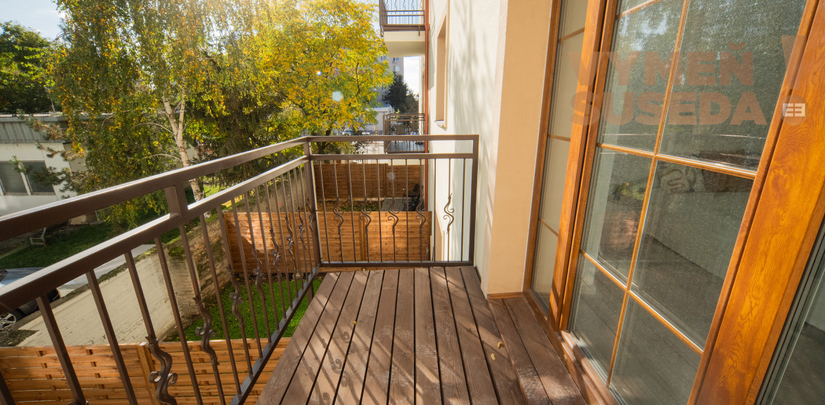 PREDANÉ – Novostavba slnečného 2 izb. bytu na Kasárenskej ulici v Nových Zámkoch s balkónom, pivnicou a parkovacím státim