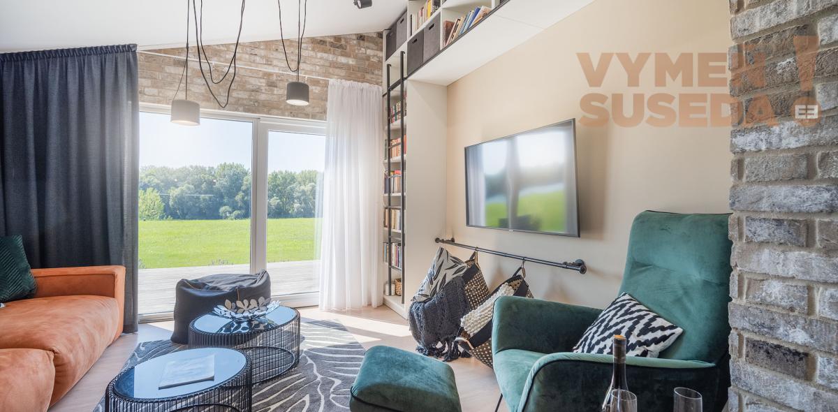 VYMEŇ SUSEDA! – NA PREDAJ VÝNIMOČNÝ 4 IZB. NÍZKOENERGETICKÝ DOM PRI JAZERE VOJKA