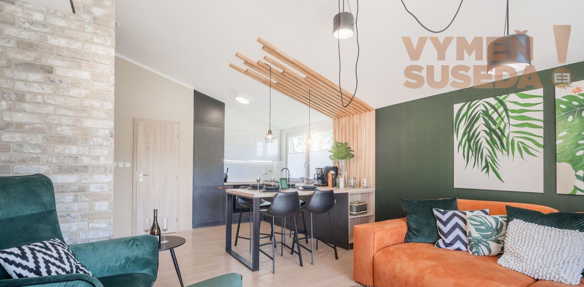 VYMEŇ SUSEDA! – NA PREDAJ VÝNIMOČNÝ 4 IZB. NÍZKOENERGETICKÝ DOM PRI JAZERE VOJKA