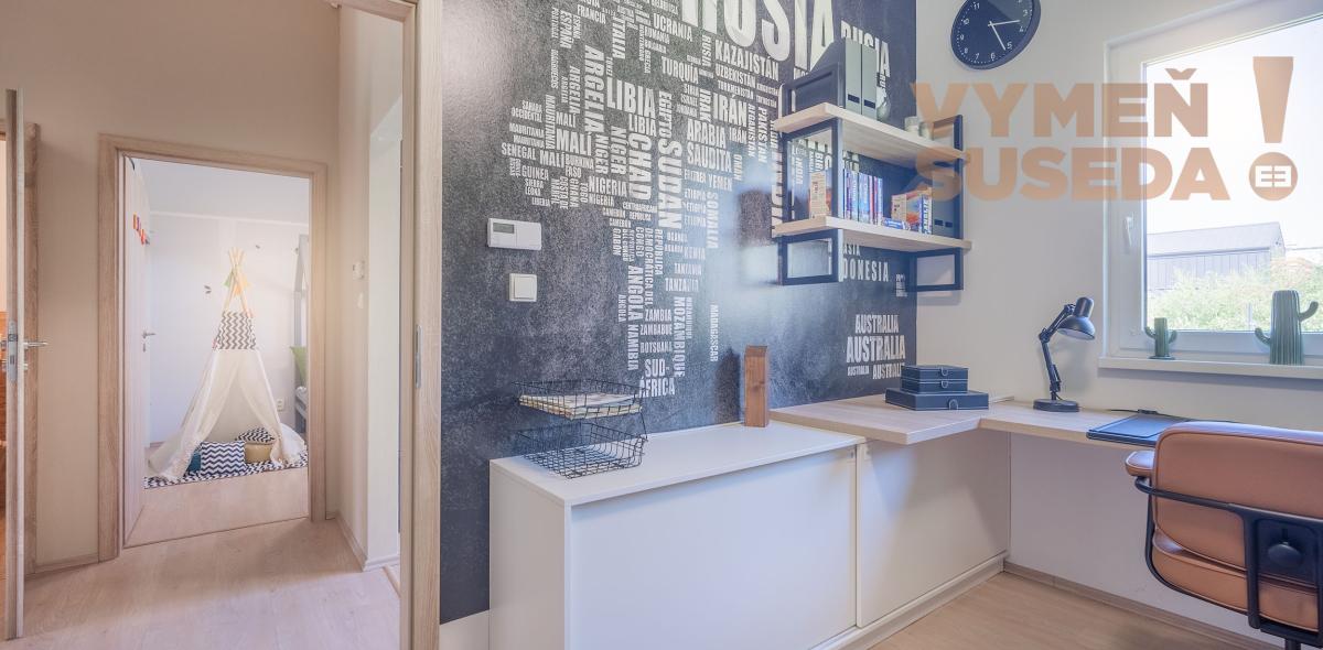 VYMEŇ SUSEDA! – NA PREDAJ VÝNIMOČNÝ 4 IZB. NÍZKOENERGETICKÝ DOM PRI JAZERE VOJKA