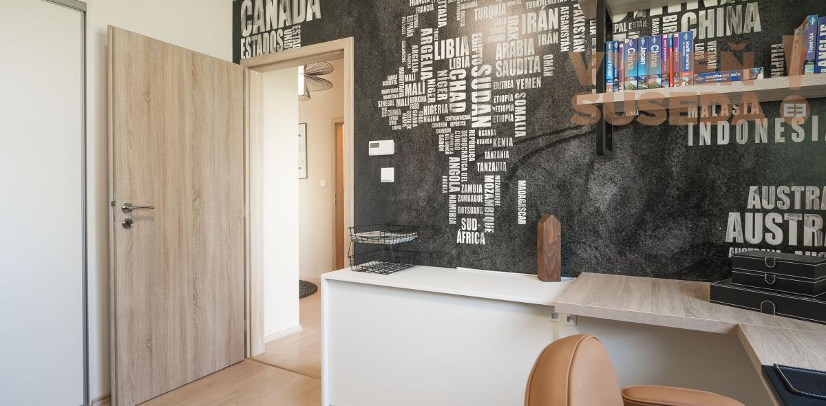 VYMEŇ SUSEDA! – NA PREDAJ VÝNIMOČNÝ 4 IZB. NÍZKOENERGETICKÝ DOM PRI JAZERE VOJKA