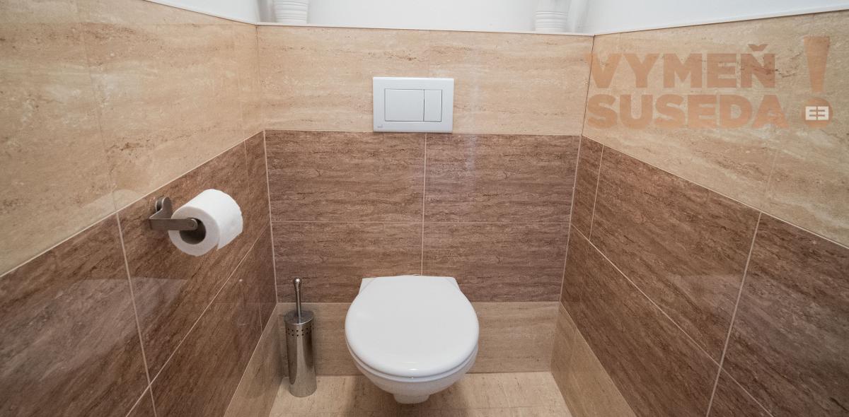 VYMEŇ SUSEDA! – NA PREDAJ VÝNIMOČNÝ 4 IZB. NÍZKOENERGETICKÝ DOM PRI JAZERE VOJKA