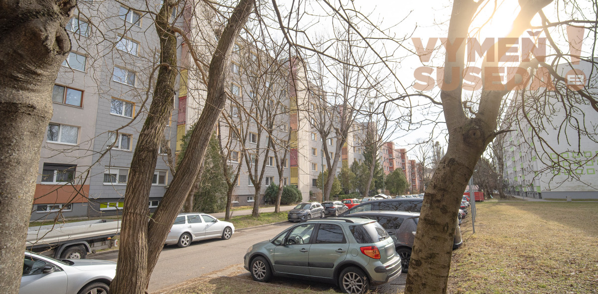 PREDANÉ – Mimoriadne vkusný, zrekonštruovaný  4 izb. byt 78m2 Bratislava V. Petržalka, A. Gwerkovej