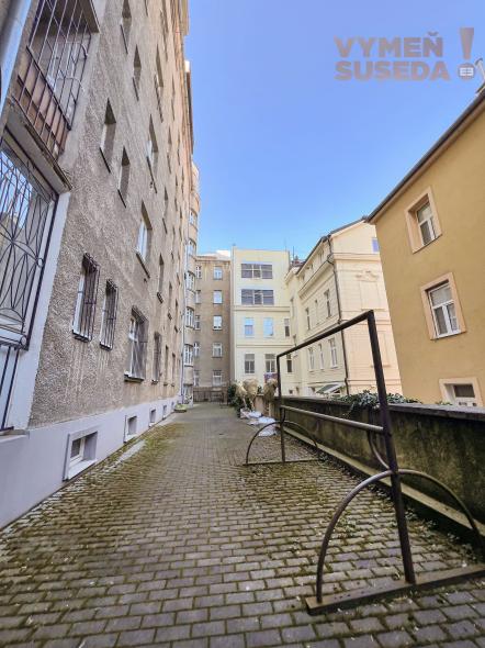 VYMEŇ SUSEDA! – Veľkometrážny 3-izb. byt 97 m2 s loggiou pri Medickej záhrade, Staré Mesto Sasinkova ulica