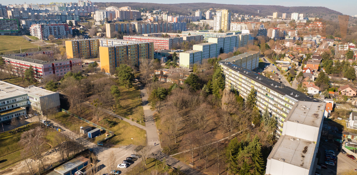 PREDANÉ - VÝNIMOČNÝ 5 IZB. BYT S PRIESTRANOU LOGGIOU, VYHĽADÁVANÁ LOKALITA, BA IV, POD ROVNICAMI, KARLOVÁ VES.