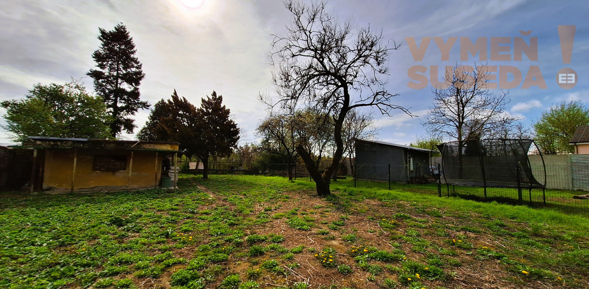 PREDANÉ – Na predaj veľký stavebný pozemok o výmere 900m2 v Ružinove