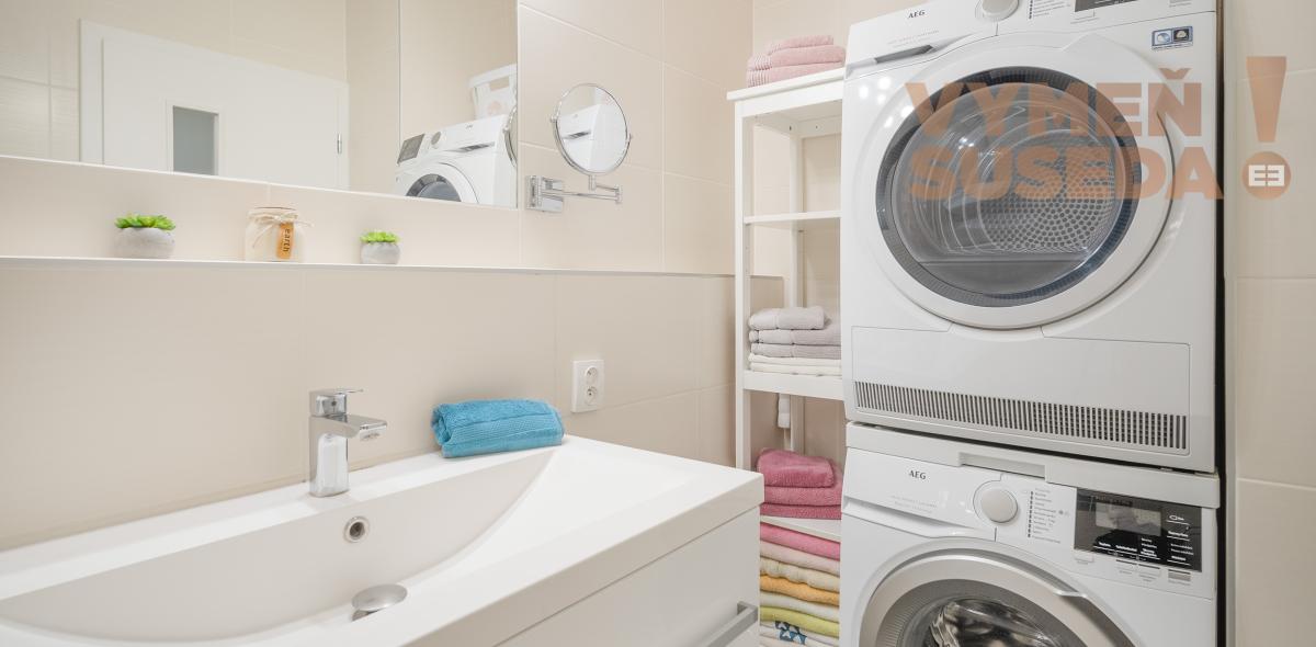 PREDANÉ - VÝNIMOČNÝ 3 IZB. BYT S PRIESTRANOU LOGGIOU, VYHĽADÁVANÁ LOKALITA, BA IV, SILVÁNSKA UL., KARLOVÁ VES