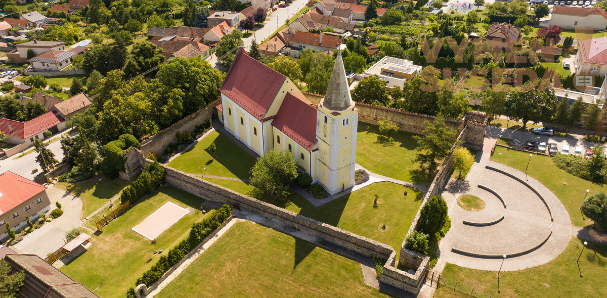 VYMEŇ SUSEDA! – PONÚKAME NA PREDAJ VÝNIMOČNÝ 6 IZB. RODINNÝ DOM, ŠENKVICE