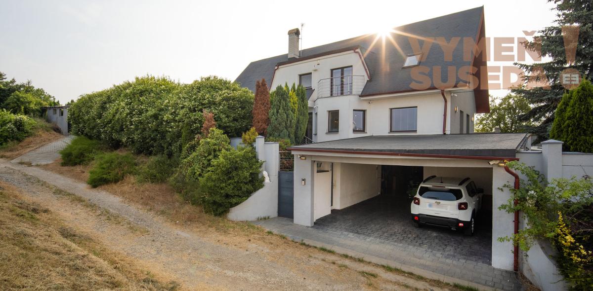 VYMEŇ SUSEDA! – PONÚKAME NA PREDAJ VÝNIMOČNÝ 6 IZB. RODINNÝ DOM, ŠENKVICE