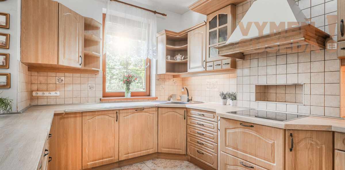 PREDANÉ! – Priestranný 6 izbový rodinný dom s úžasným pozemkom a privátnou ulicou, Borinka