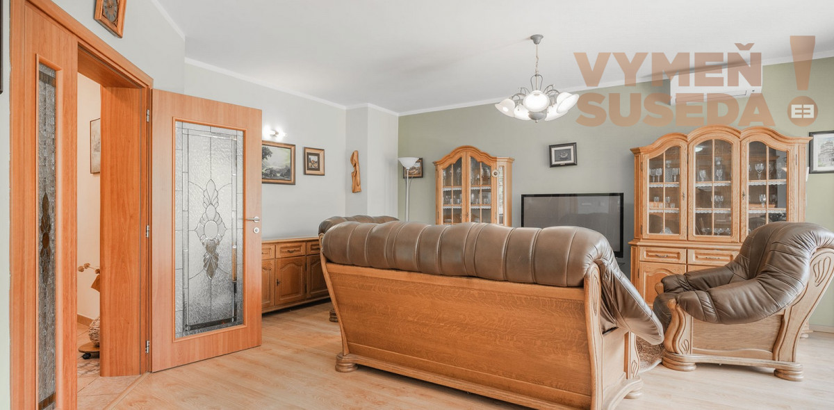 PREDANÉ! – Priestranný 6 izbový rodinný dom s úžasným pozemkom a privátnou ulicou, Borinka