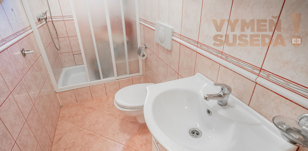 PREDANÉ! – Priestranný 6 izbový rodinný dom s úžasným pozemkom a privátnou ulicou, Borinka