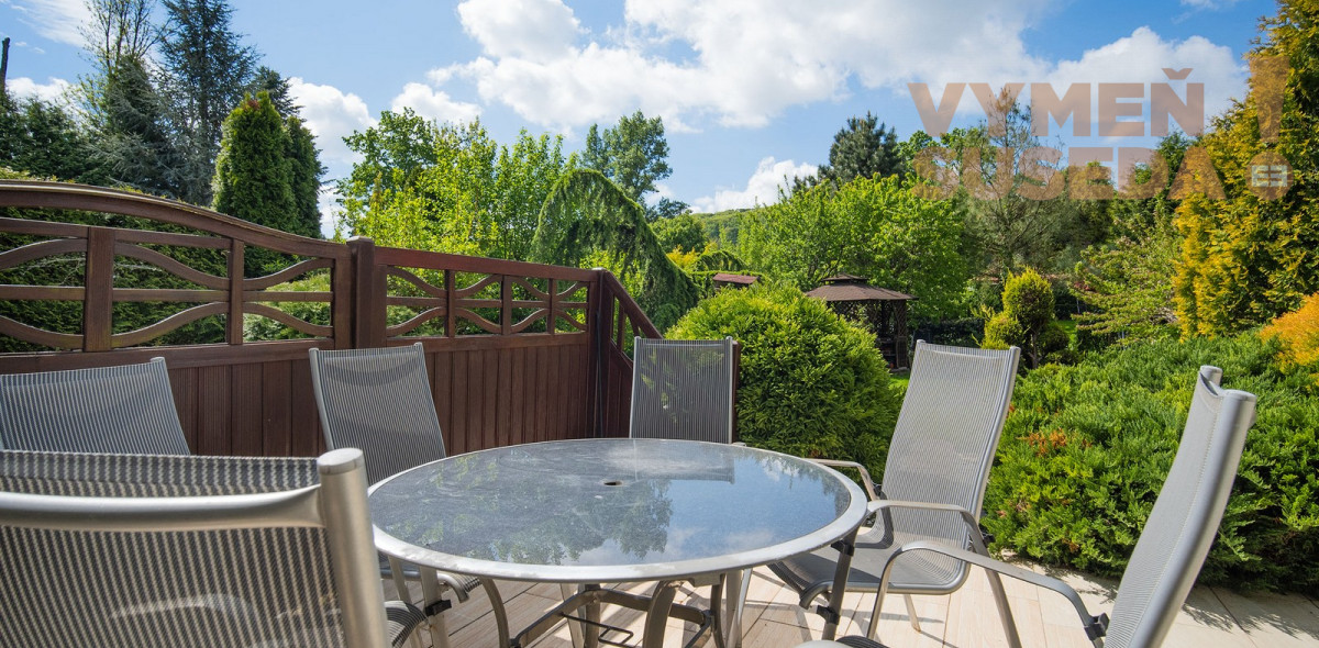 PREDANÉ! – Priestranný 6 izbový rodinný dom s úžasným pozemkom a privátnou ulicou, Borinka