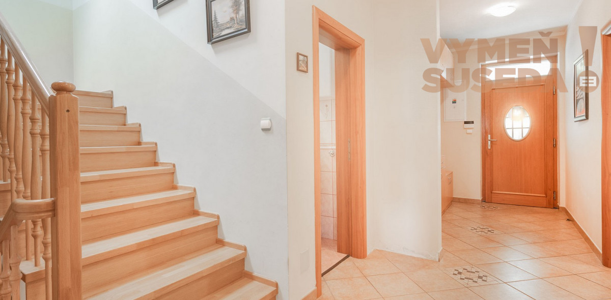 PREDANÉ! – Priestranný 6 izbový rodinný dom s úžasným pozemkom a privátnou ulicou, Borinka