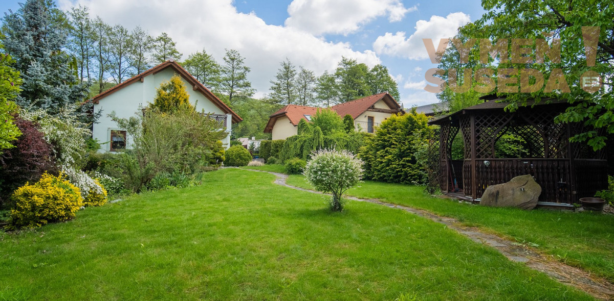 PREDANÉ! – Priestranný 6 izbový rodinný dom s úžasným pozemkom a privátnou ulicou, Borinka