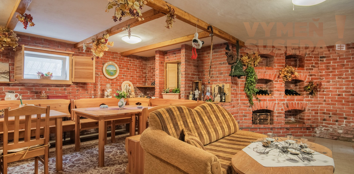 PREDANÉ! – Priestranný 6 izbový rodinný dom s úžasným pozemkom a privátnou ulicou, Borinka