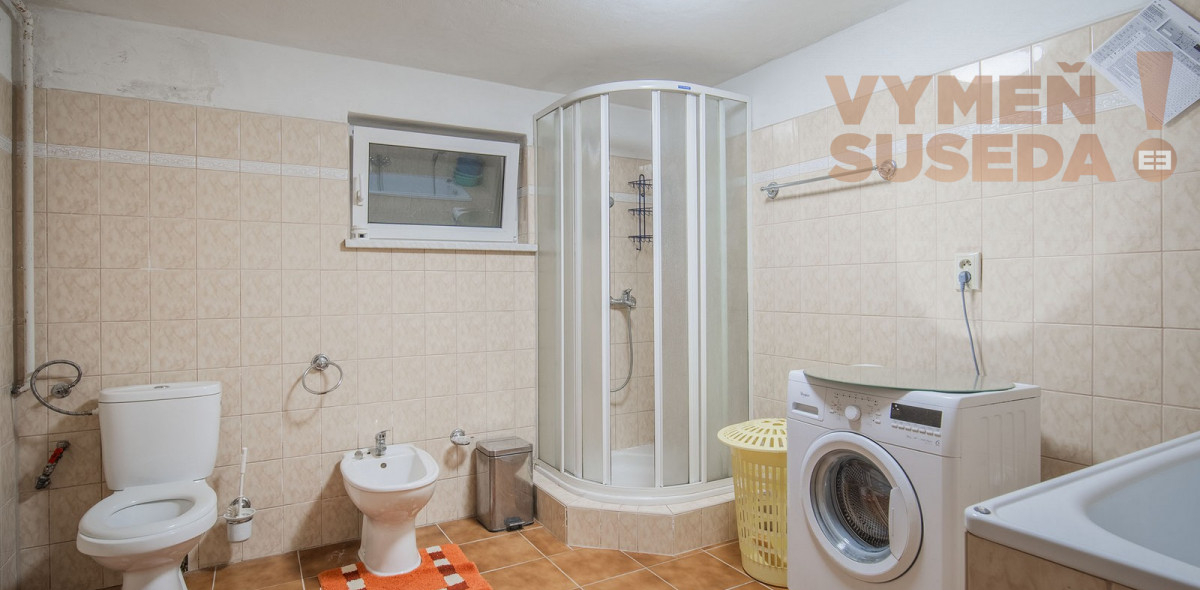 PREDANÉ! – Priestranný 6 izbový rodinný dom s úžasným pozemkom a privátnou ulicou, Borinka