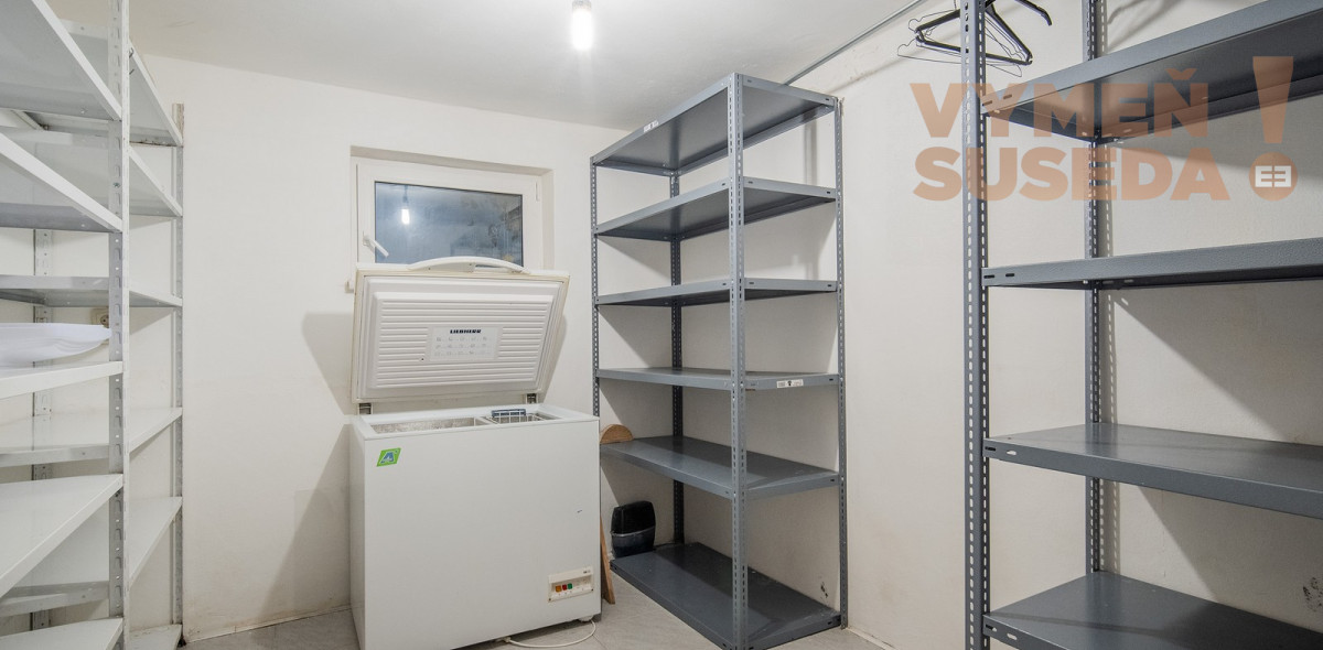 PREDANÉ! – Priestranný 6 izbový rodinný dom s úžasným pozemkom a privátnou ulicou, Borinka