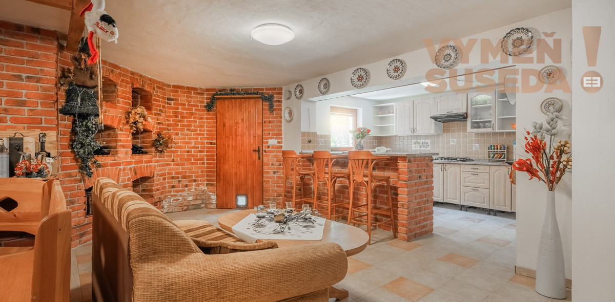 PREDANÉ! – Priestranný 6 izbový rodinný dom s úžasným pozemkom a privátnou ulicou, Borinka