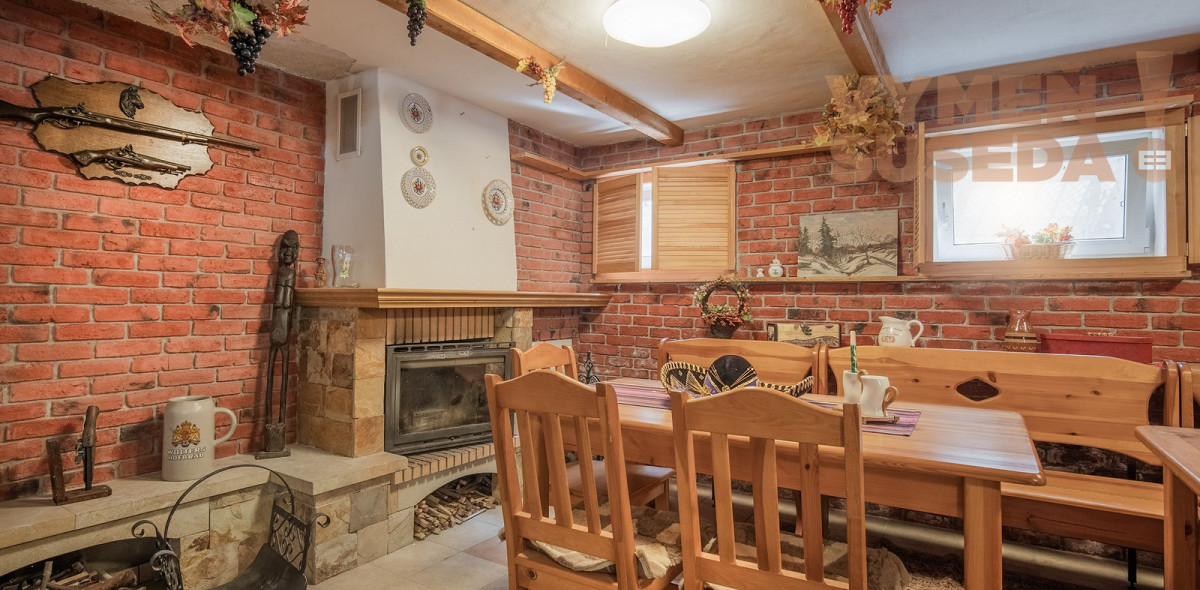 PREDANÉ! – Priestranný 6 izbový rodinný dom s úžasným pozemkom a privátnou ulicou, Borinka