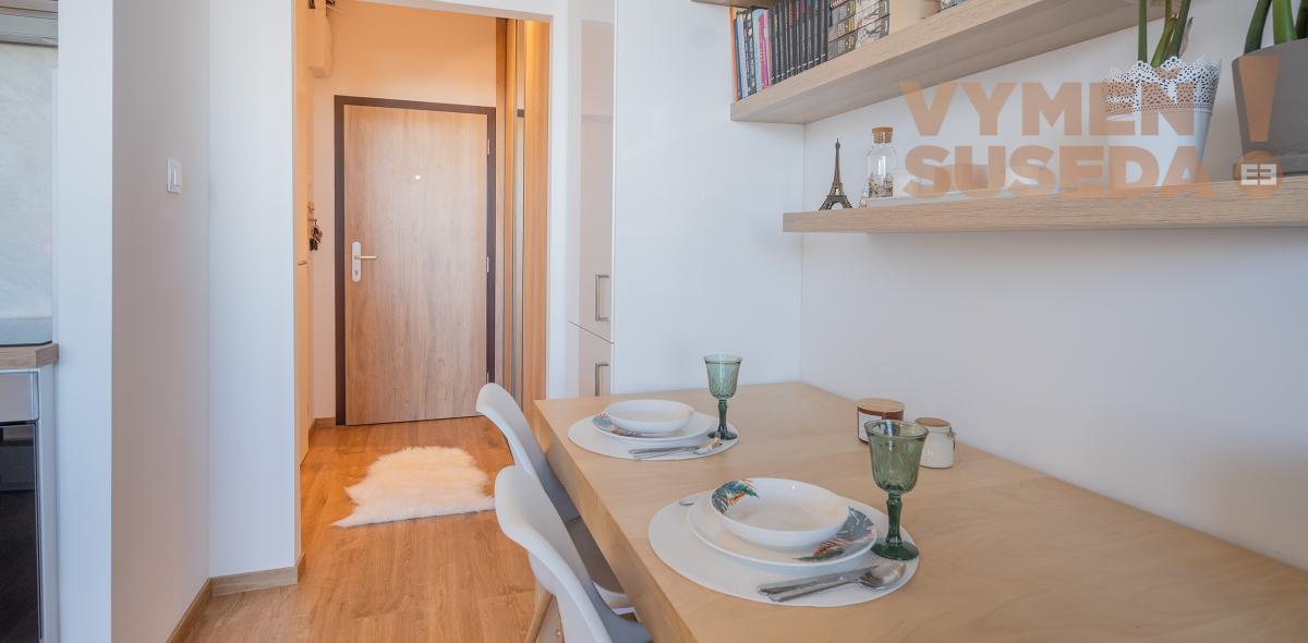 PREDANÉ - VÝNIMOČNÝ 1 IZB. BYT S LOGGIOU PO PRÉMIOVEJ REKONŠTRUKCII, ROVNIANKOVA ul., BA V. – PETRŽALKA