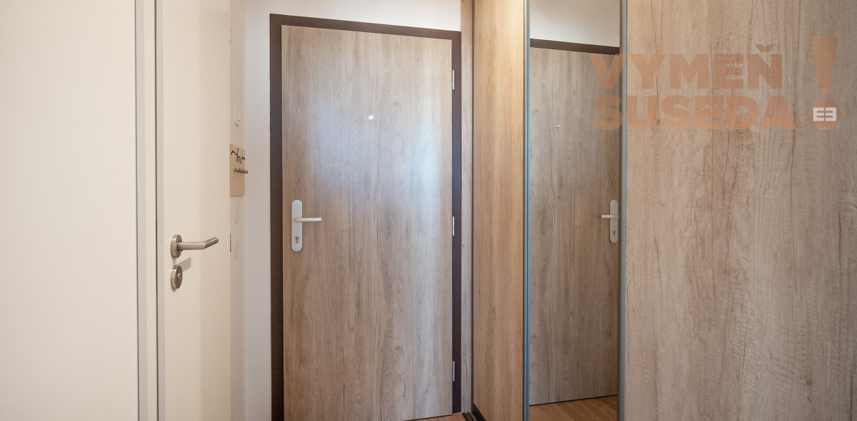 PREDANÉ - VÝNIMOČNÝ 1 IZB. BYT S LOGGIOU PO PRÉMIOVEJ REKONŠTRUKCII, ROVNIANKOVA ul., BA V. – PETRŽALKA